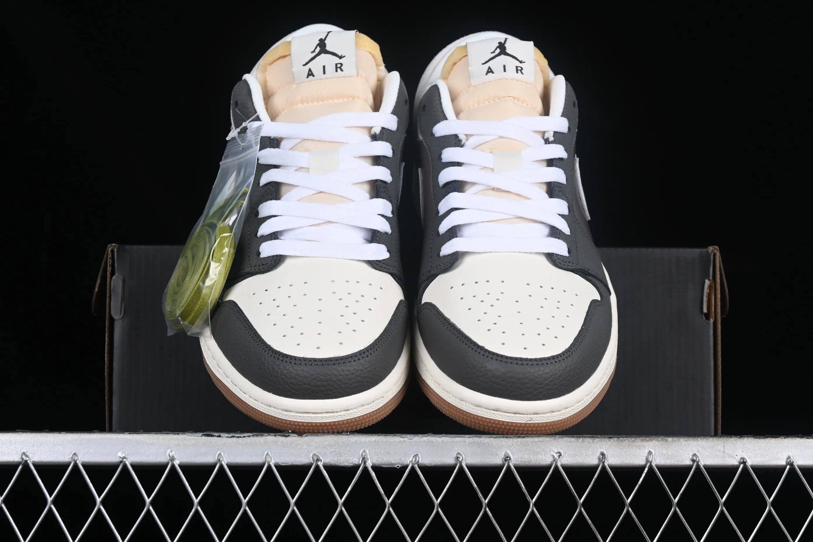 All categories Air Jordan Jordan series basketball shoes Air Jordan 1 Low Air Jordan 1 Low "Snkrs Day" AJ1 Joe 1 Magpie Gray Toe Low-top cultural casual sneakers FD0399-004